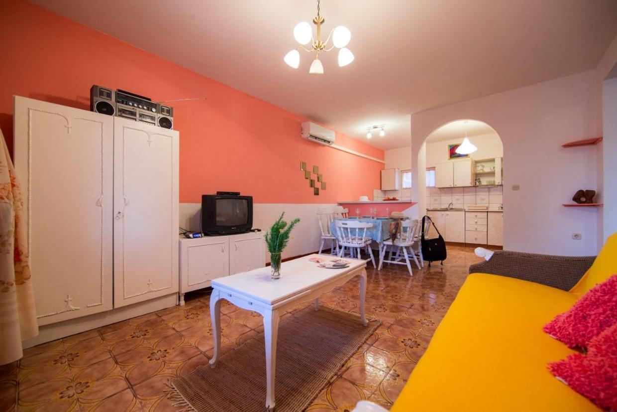 Silver Beach Apartments Вис Екстериор снимка